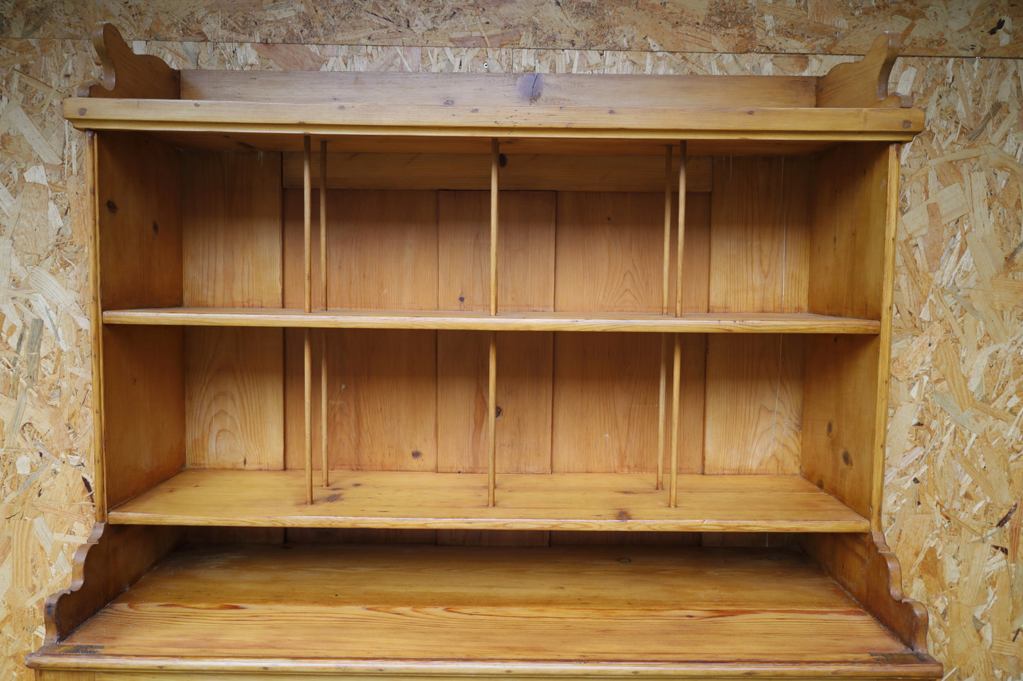 Mobile da cucina antico, stile guglielmino, in legno tenero, 1870-1915, restaurato 