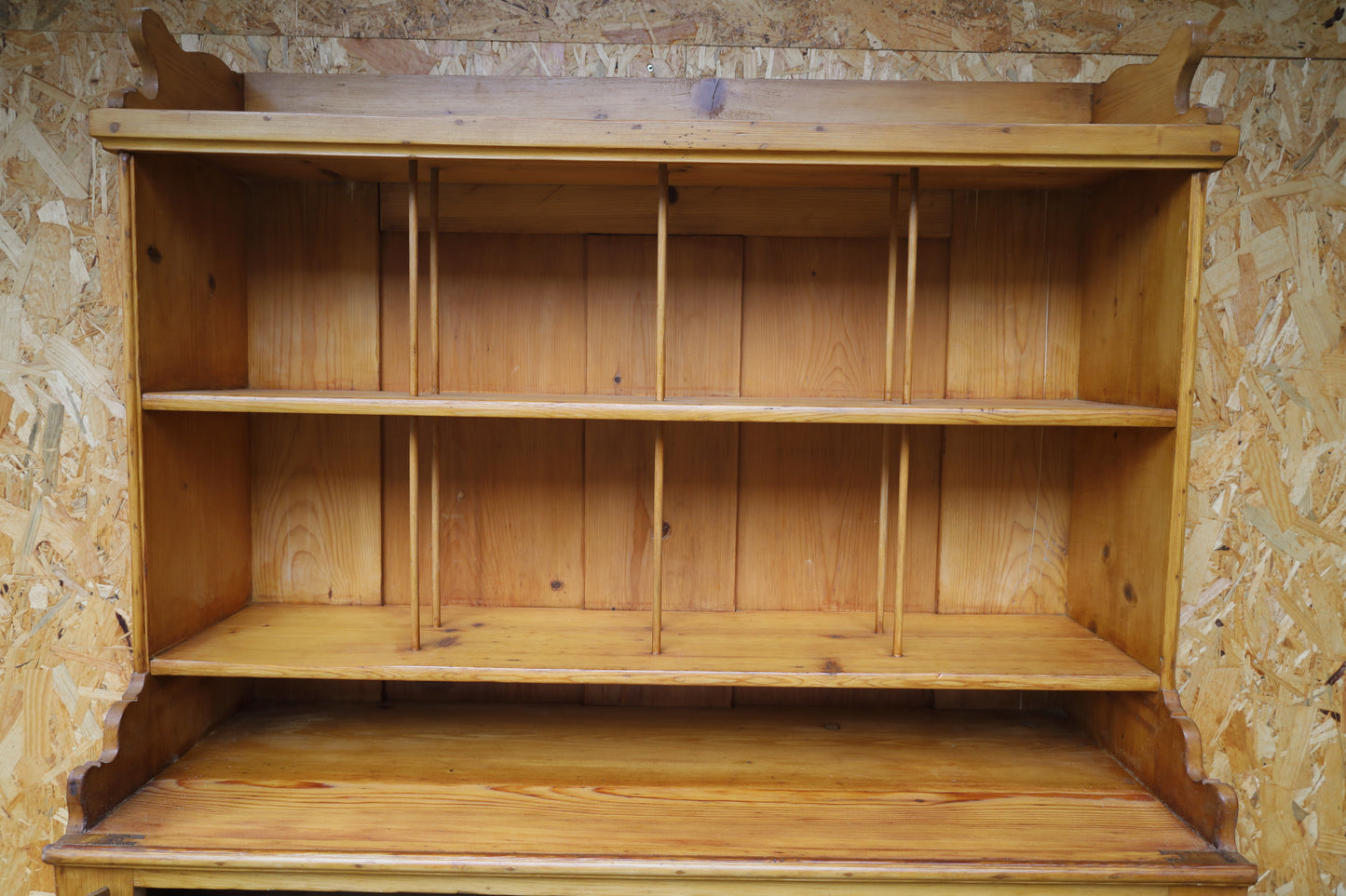 Mobile da cucina antico, stile guglielmino, in legno tenero, 1870-1915, restaurato 
