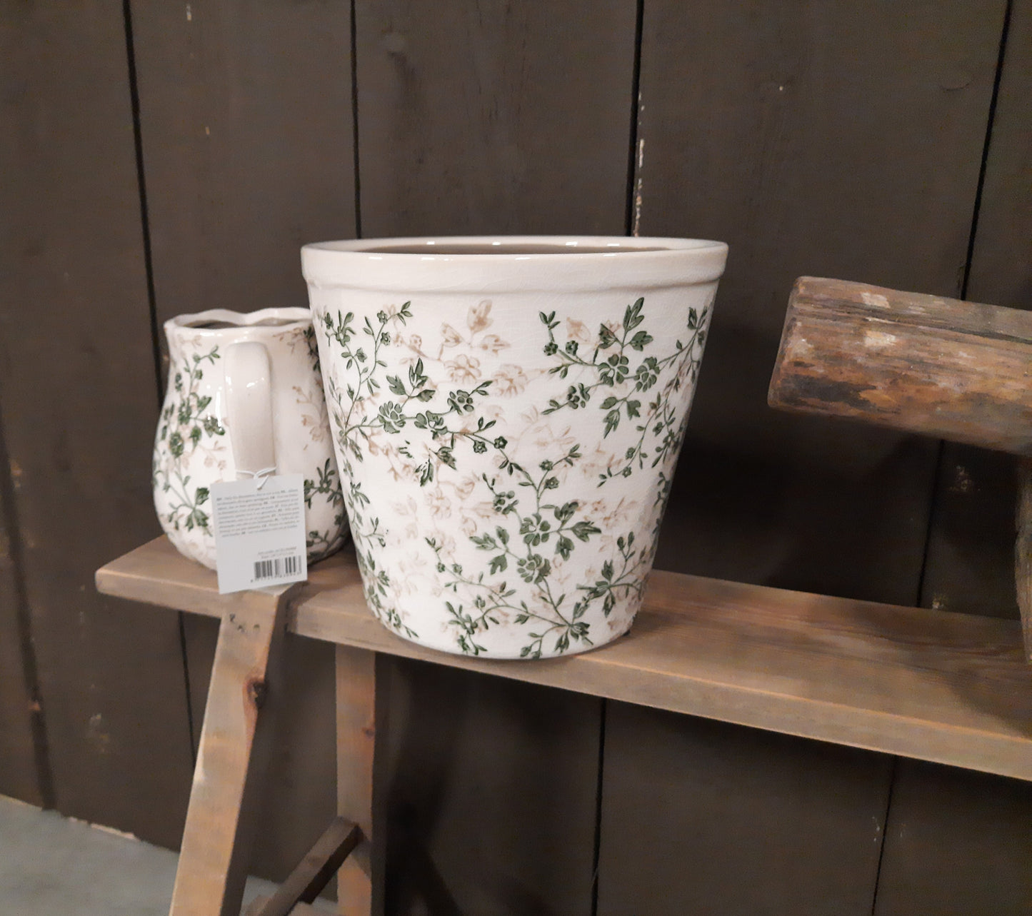 Brocca decorativa in ceramica con motivo a vite verde in beige