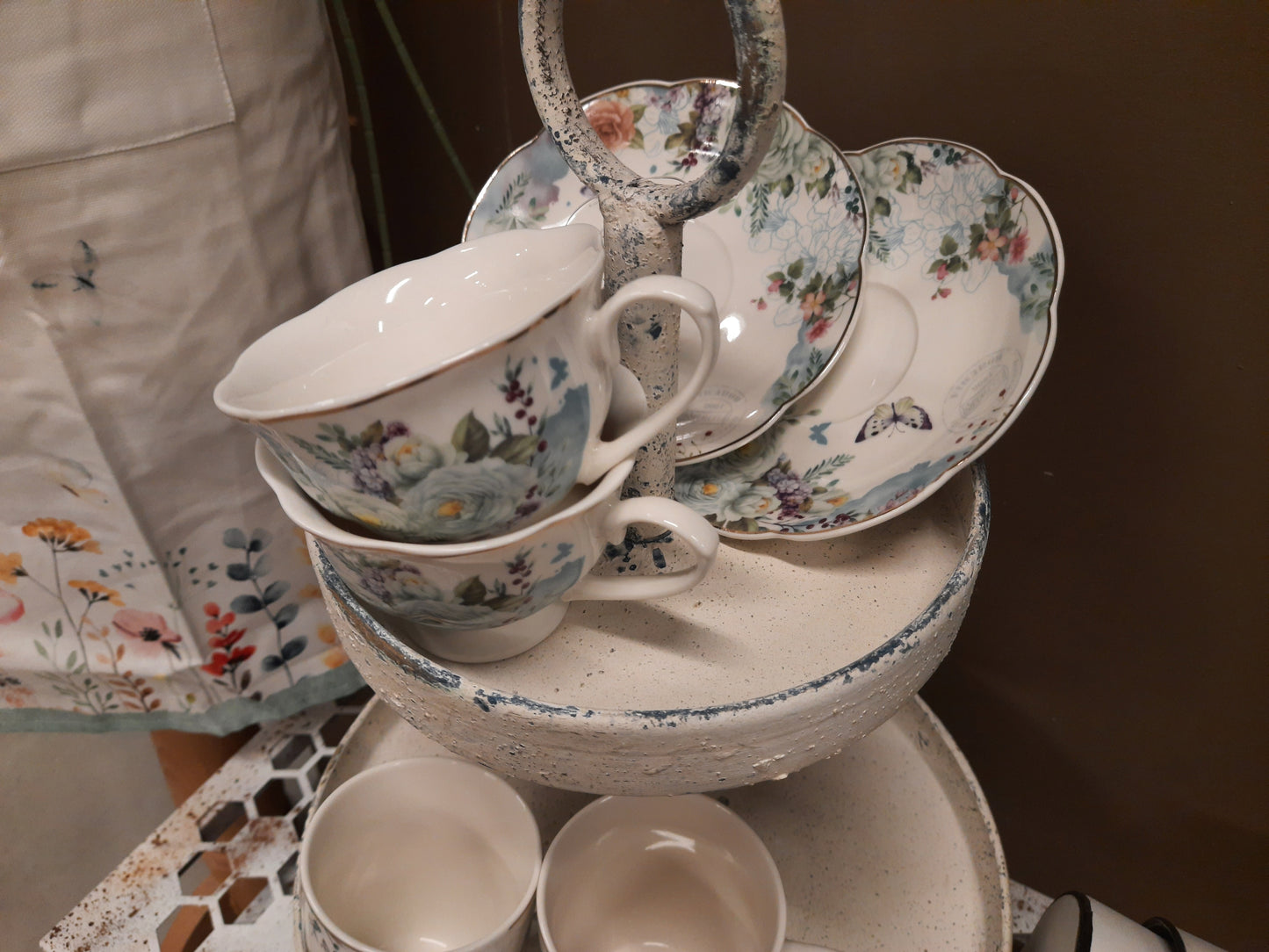 Stoviglie in porcellana, fiori e farfalle pastello blu-bianco, mix &amp; match