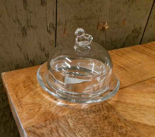 Butterdose aus Glas im Landhausstil
