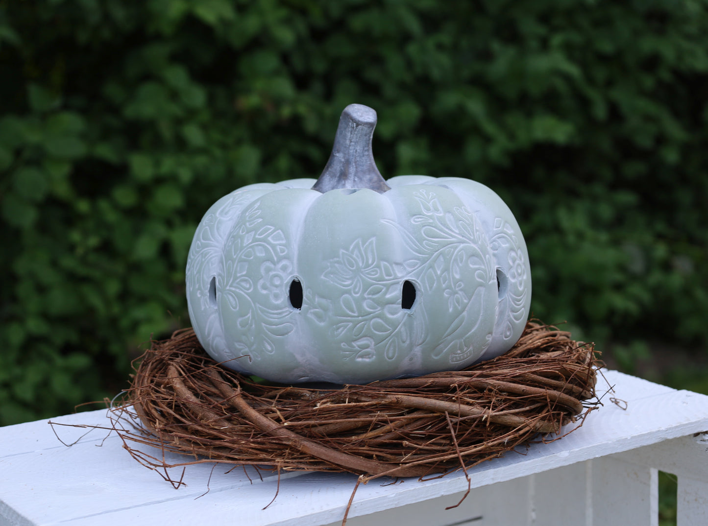 Decorazione autunnale: figura di zucca in pietra artificiale di colore verde