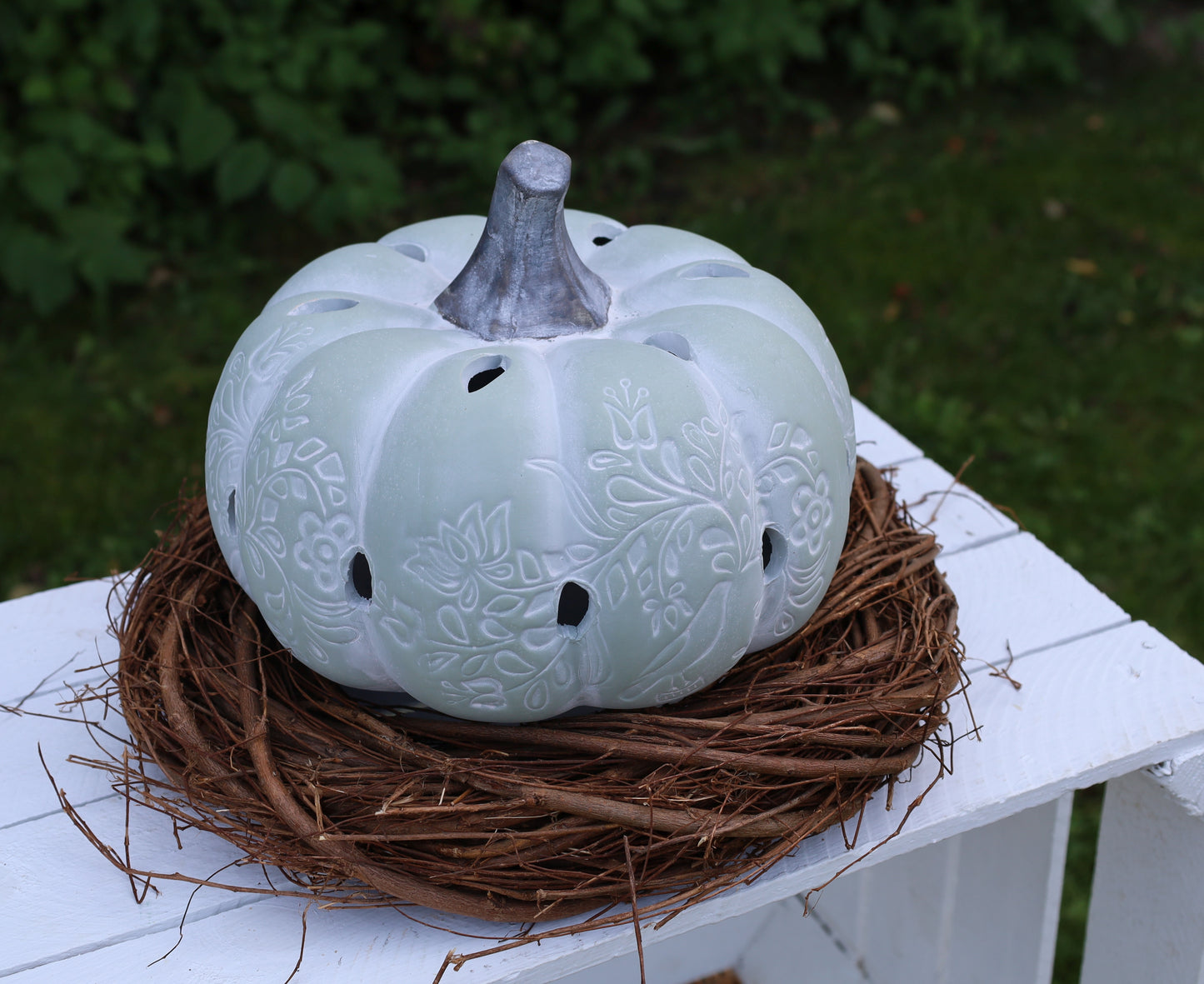 Decorazione autunnale: figura di zucca in pietra artificiale di colore verde
