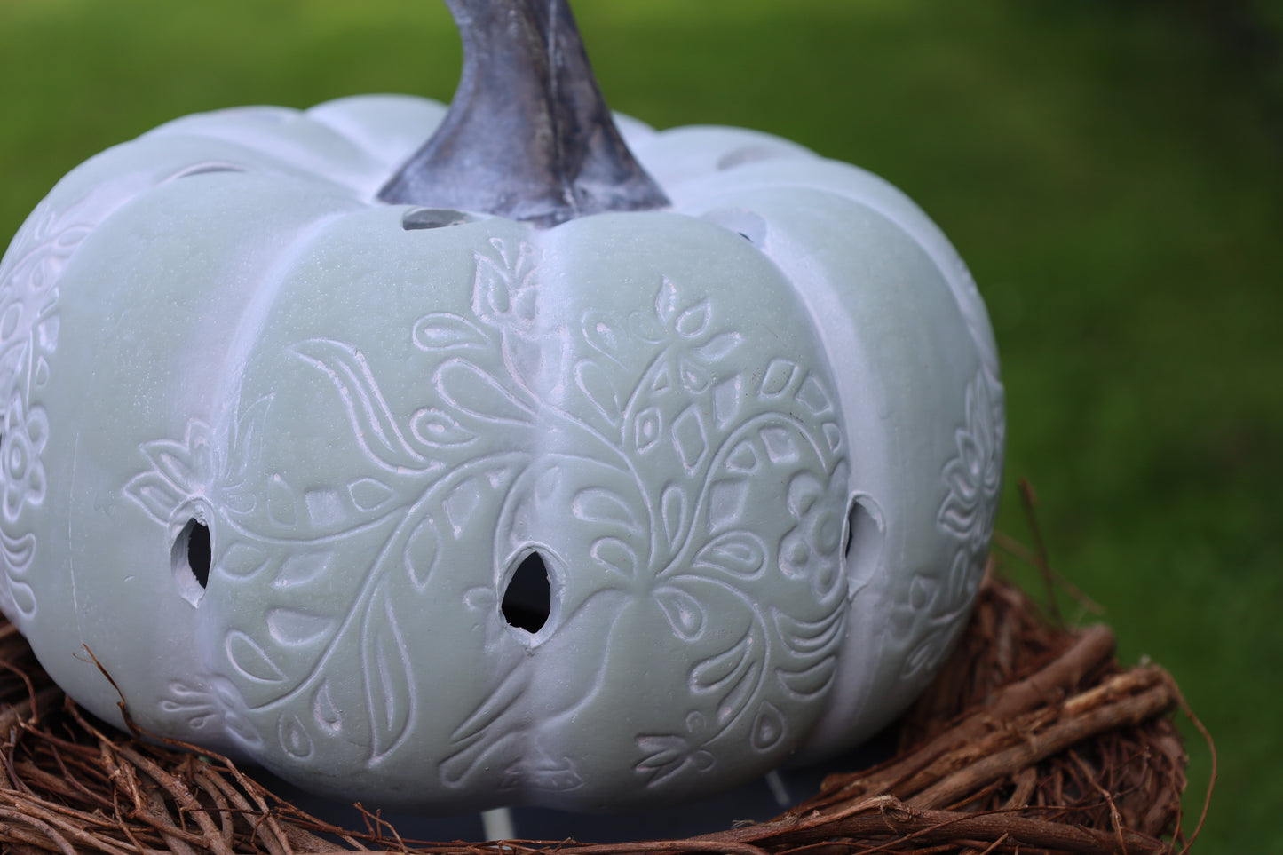Decorazione autunnale: figura di zucca in pietra artificiale di colore verde