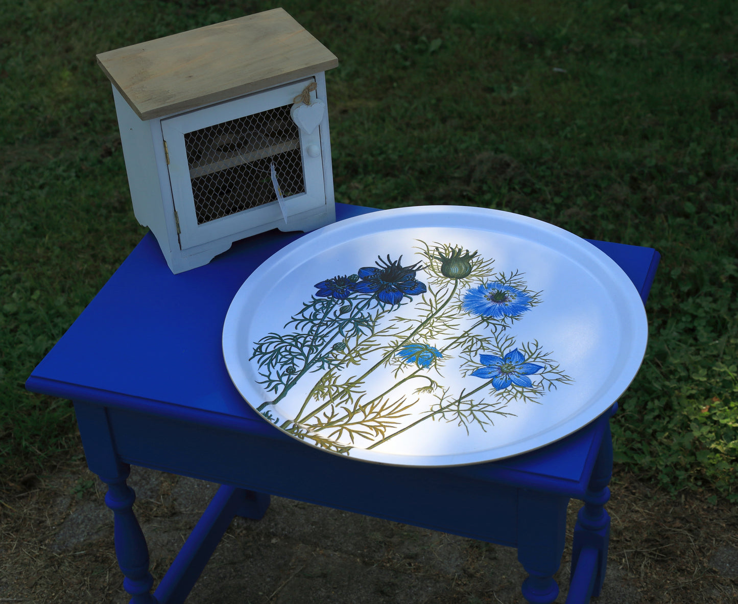 Vassoio rotondo in legno con bellissimi motivi floreali