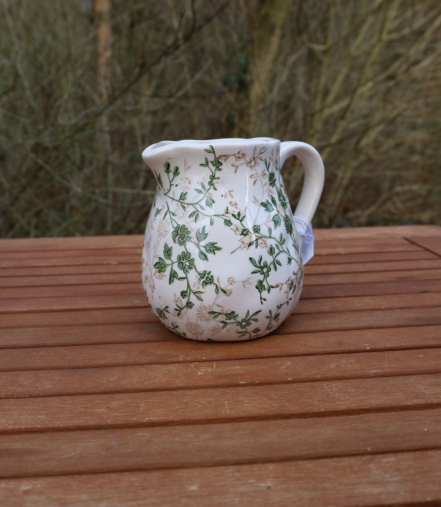 Brocca decorativa in ceramica con motivo a vite verde in beige