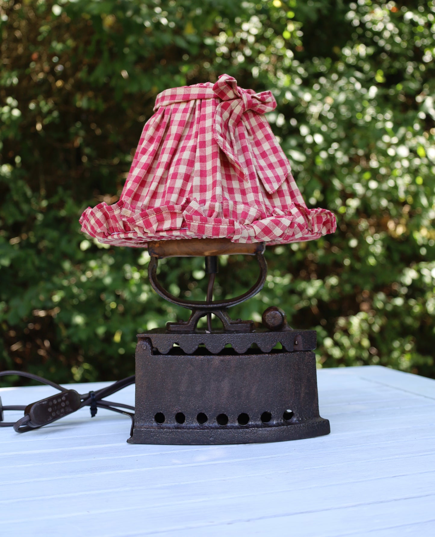Paralume in cotone con motivo a quadri rosso-beige