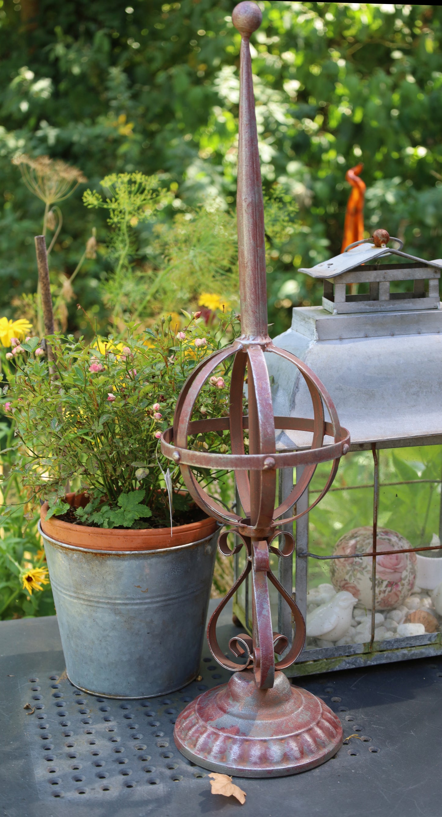 Obelisco decorativo da giardino in stile vintage in ferro