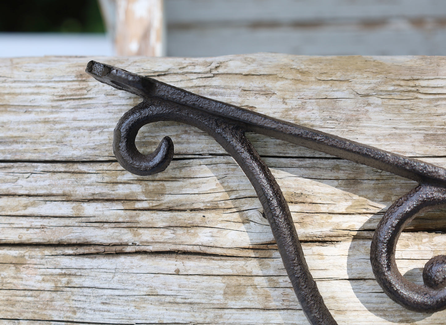 Mensola decorativa / portacestini pensili in ferro in stile rustico