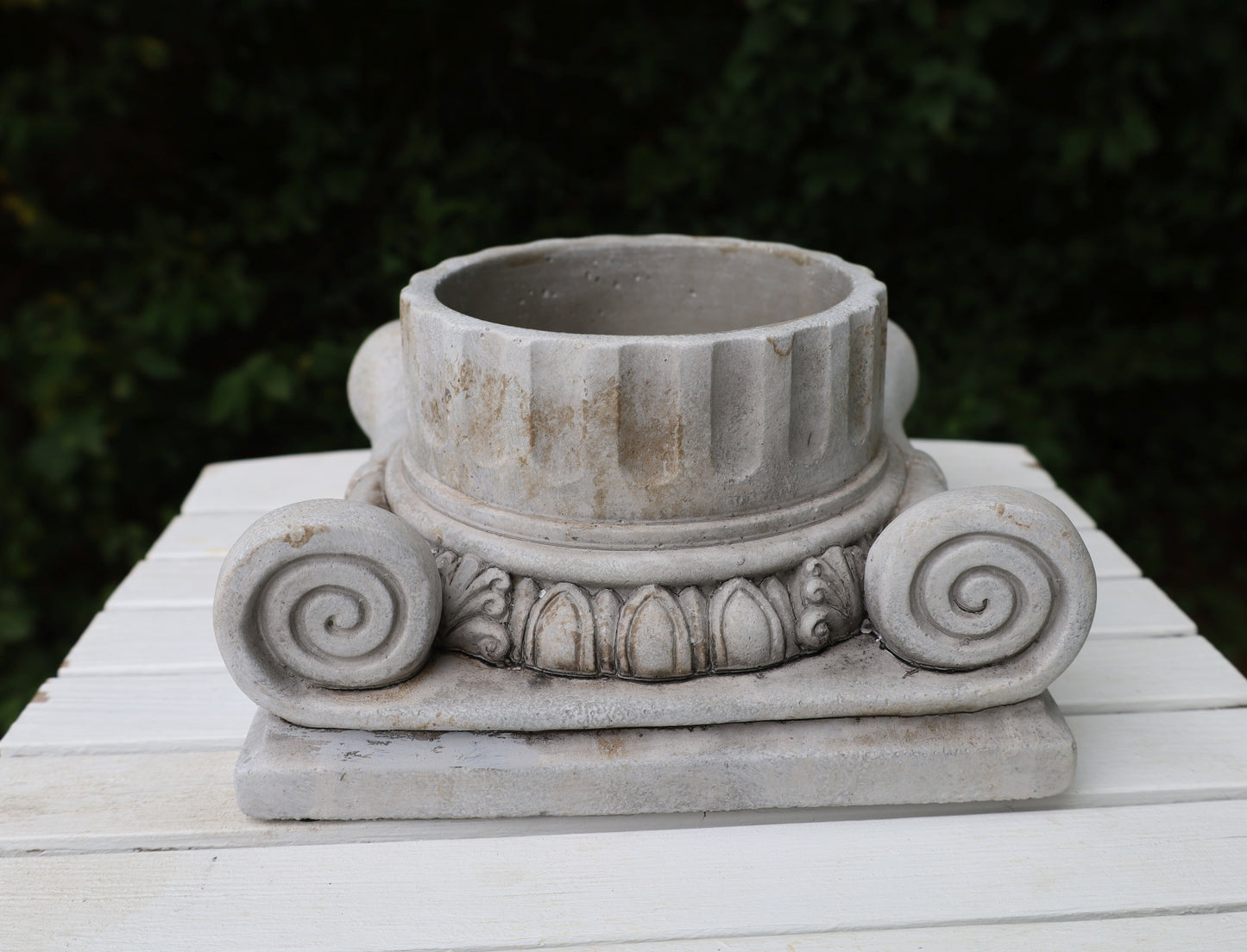 Vaso per piante in pietra fusa grigia, classica colonna antica