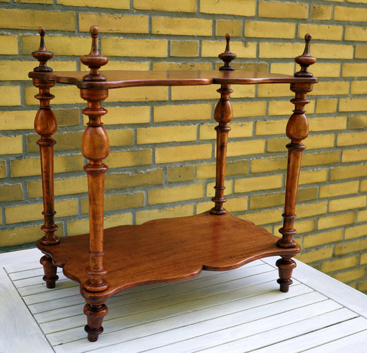 Antikes kleines  französisches Regal aus Holz mit zwei Ablagen