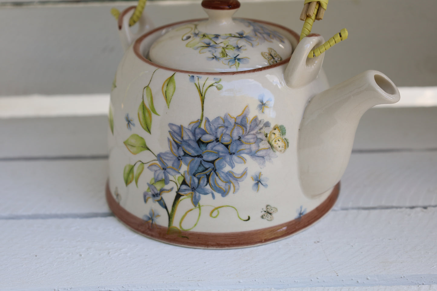 Teiera in ceramica con colino da tè, 800 ml con motivo floreale, stile country 