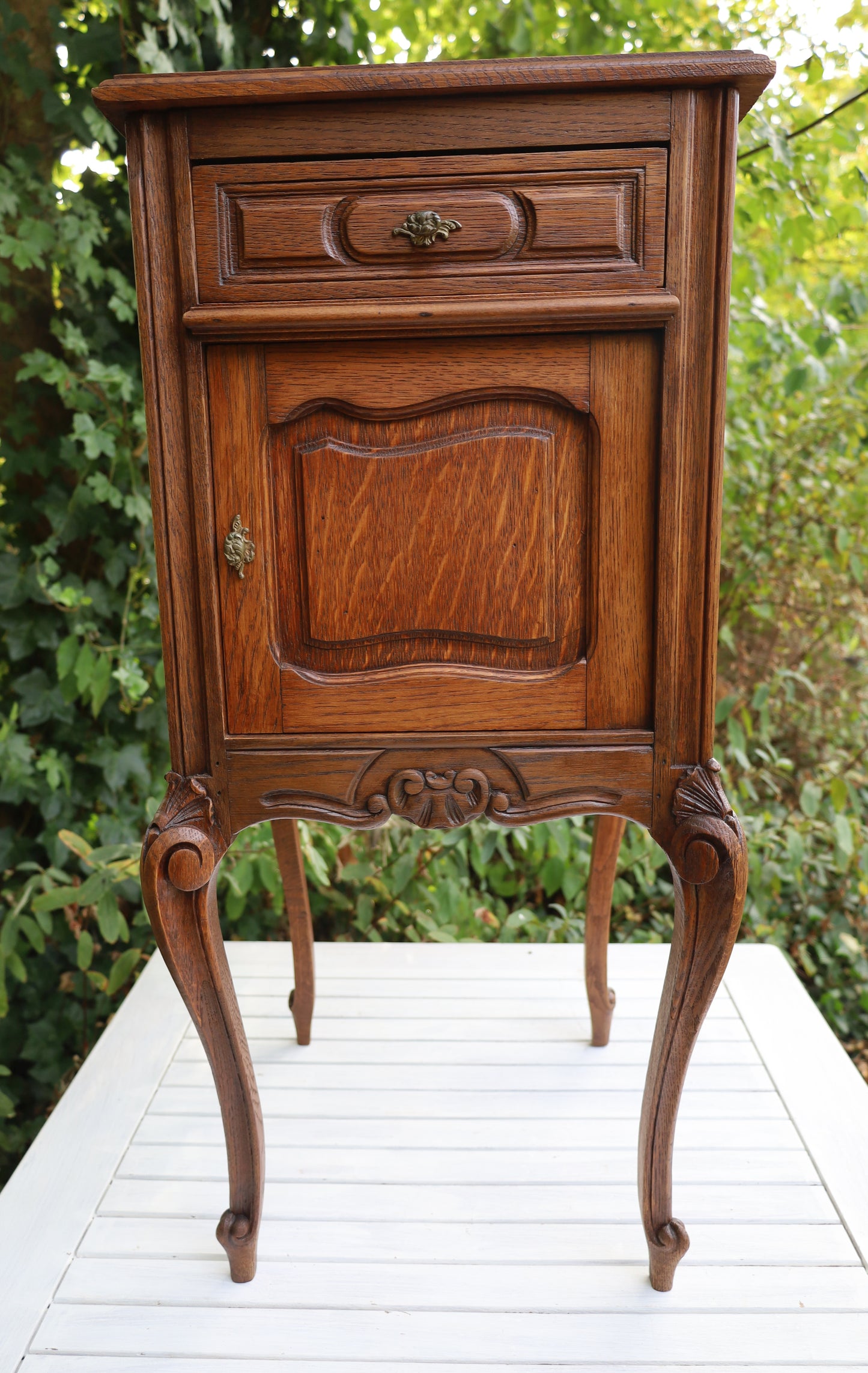 Comodino/mobiletto antico in stile Luigi XV, circa 1870 - 1890, in legno marrone