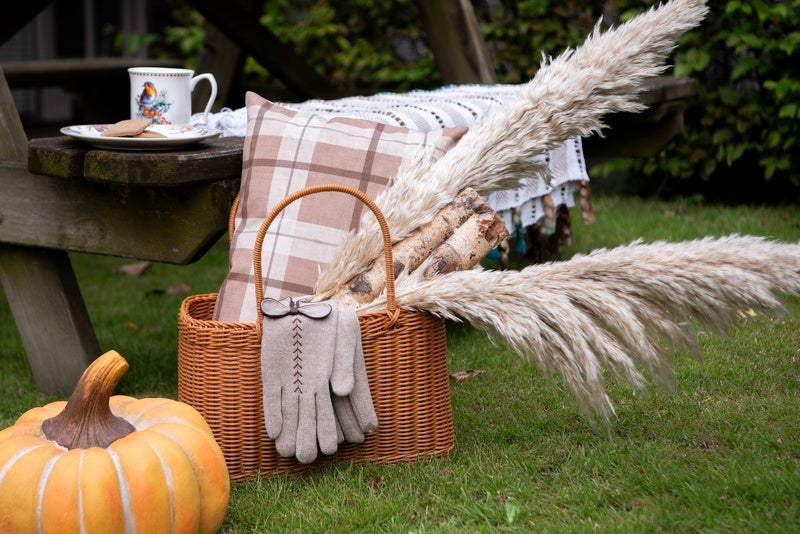 Decorazione di zucca per l'autunno realizzata in ceramica di colore arancione 