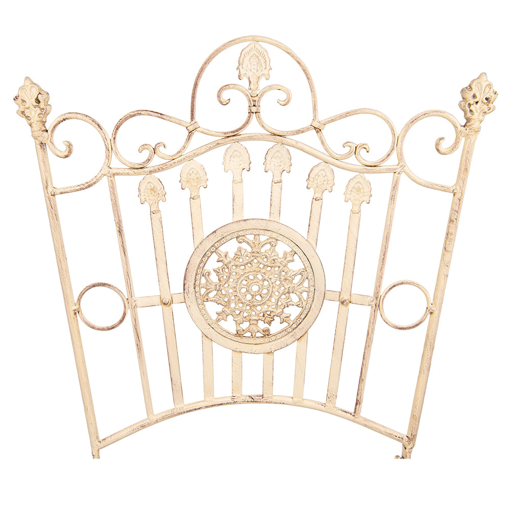 Sedia da giardino bianca in stile vintage in ferro